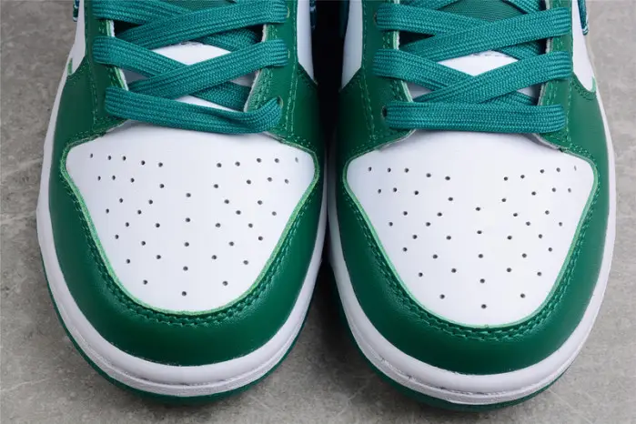 NIKE SB DUNK LOW 
