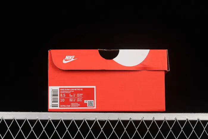 NIKE SB DUNK LOW 
