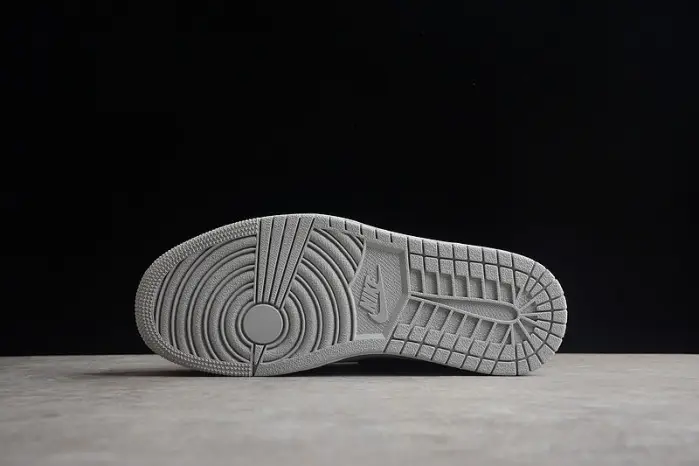 Air Jordan 1 Low Shadow Toe 