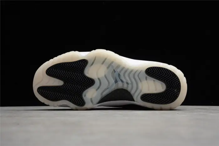 AIR JORDAN 11 RETRO LOW "BARONS" 