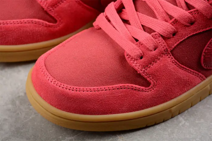NIKE SB DUNK LOW 'RED GUM' 