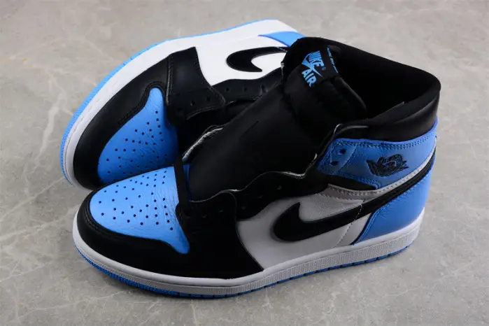 Air Jordan 1 Retro High OG "UNC Toe" 
