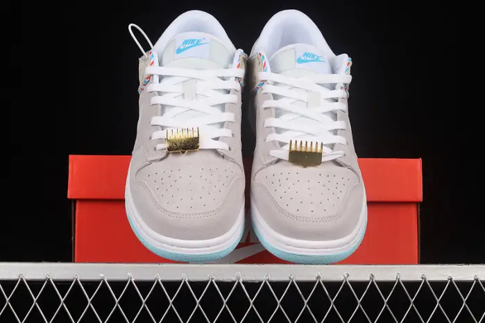 NIKE SB DUNK LOW 