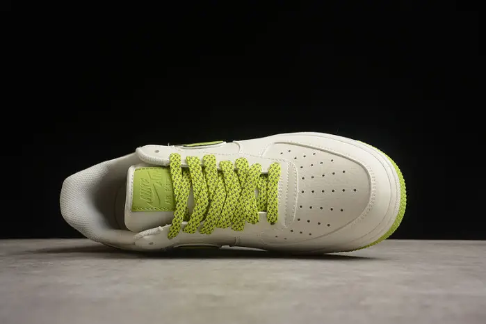 NIKE AIR FORCE SNEAKER 