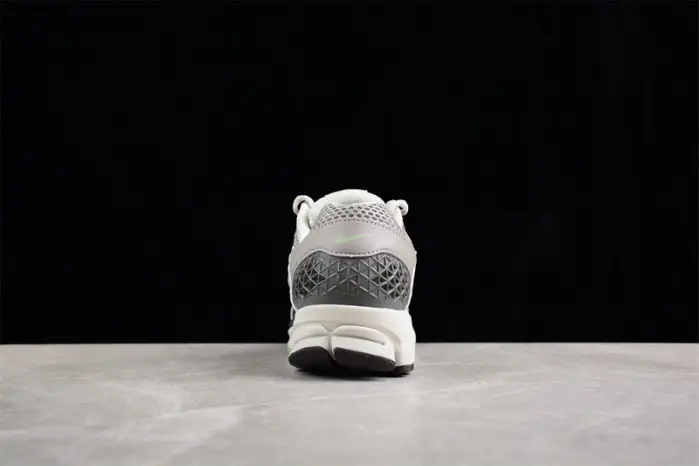 Nike Zoom Vomero 5 Cobblestone Flat Pewter 