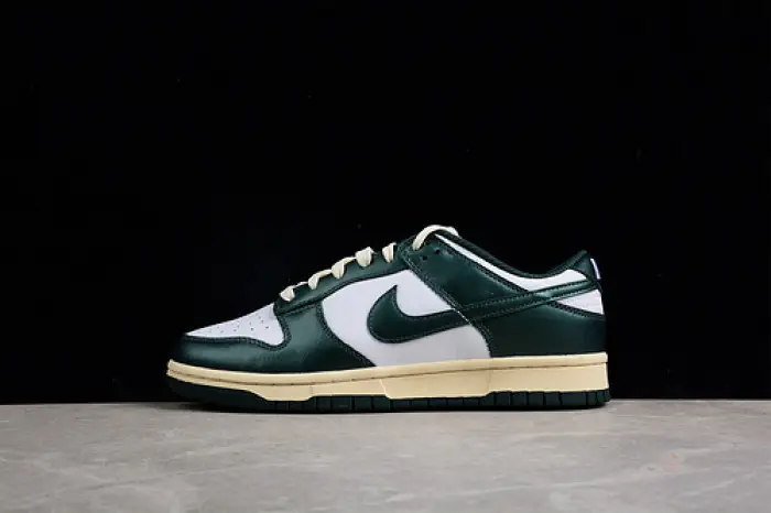 NIKE SB DUNK LOW 