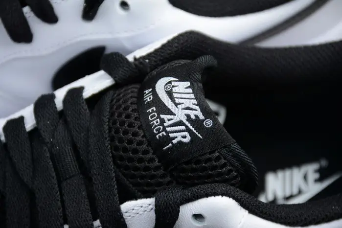 NIKE AIR FORCE 1 LOW RETURNS white/ black  CAD80