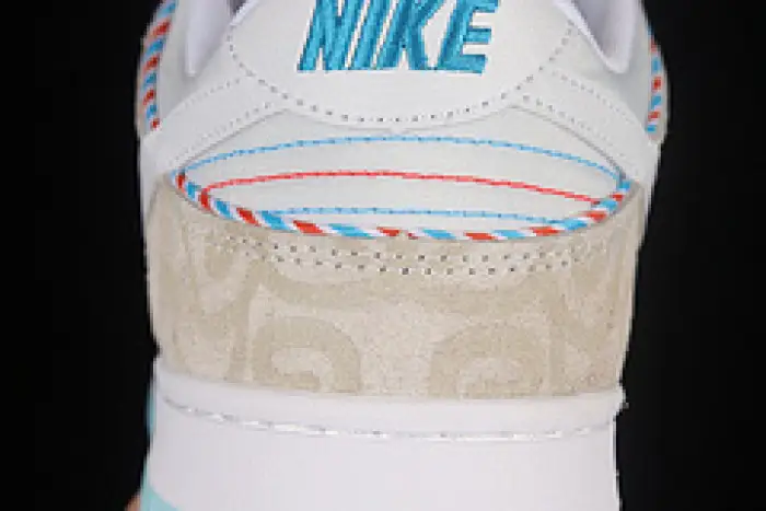 NIKE SB DUNK LOW 
