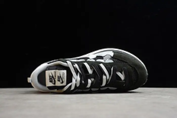 Nike Vaporwaffle sacai Black White 