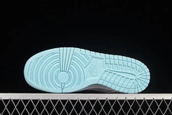 NIKE SB DUNK LOW 