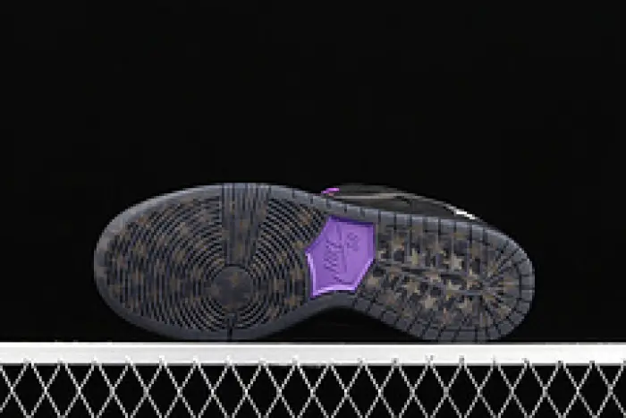 Familia Nike SB Dunk Low First Avenue Prince 