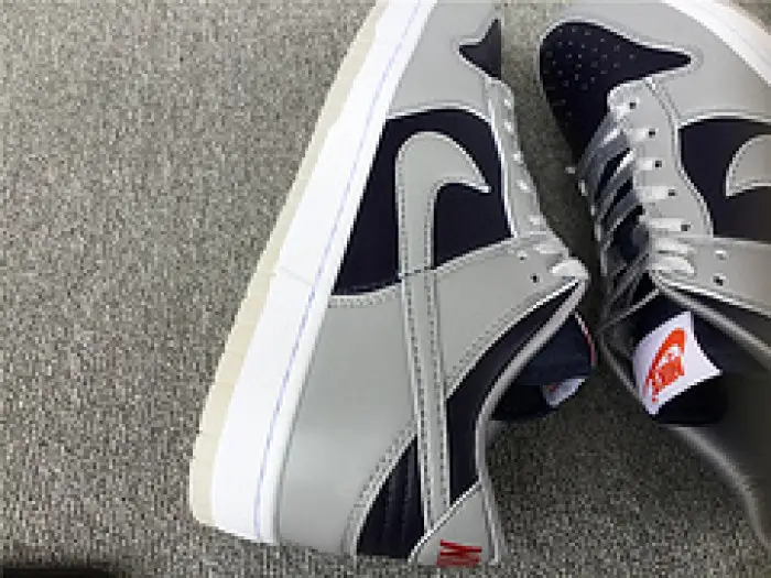 NIKE SB DUNK LOW GREY DARK BLUE 